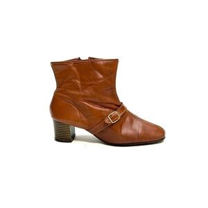 Vintage 1970s brown leather buckle zip up ankle fashion boots